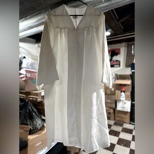 Used Jostens Graduation Gown white size 5’1”-5’3”
